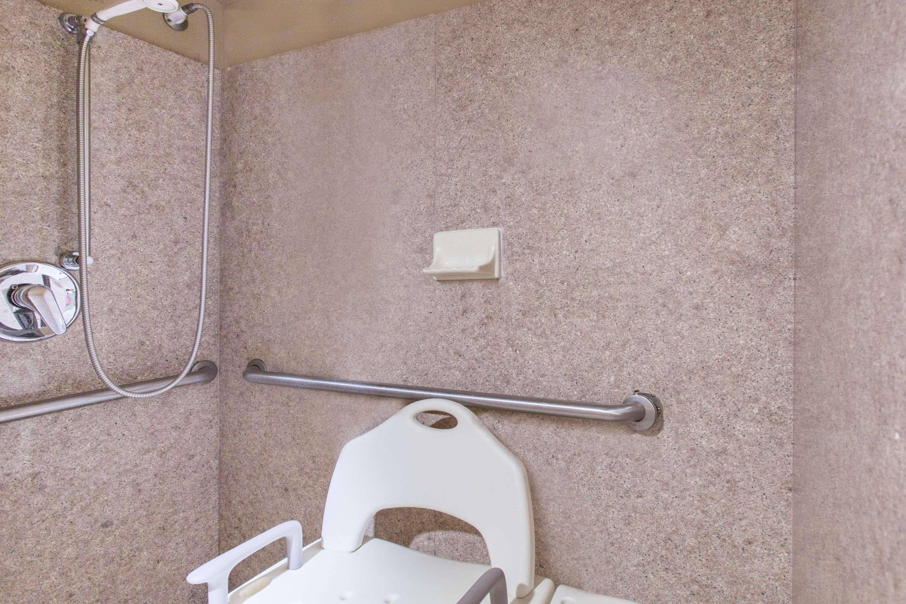 Hawthorn Suites Midwest City Bagian luar foto